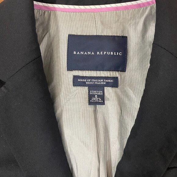 Banana Republic Classic Two-Button Fitted Blazer, Size 6 - Picture 5 of 9